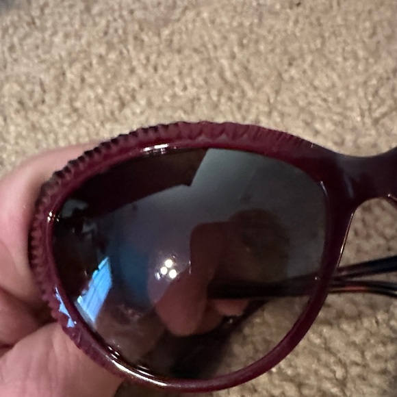 Alexander McQueen Black/Burgundy detail Sunglasses - Picture 5 of 6